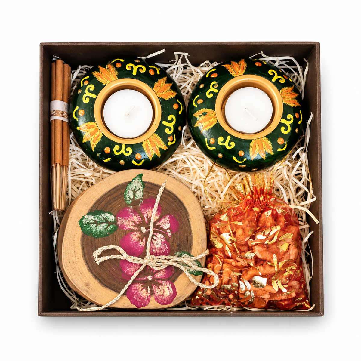 Green tealight gift box on white background - hoWme