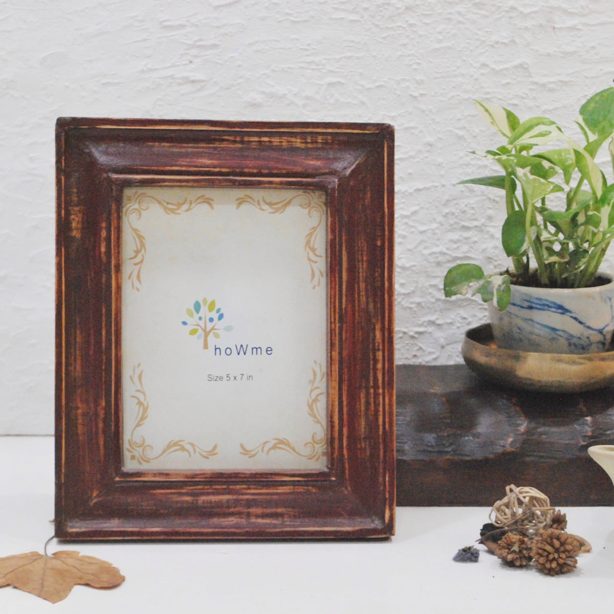 Handcrafted Maroon wooden photo frame for tabletop display – hoWme