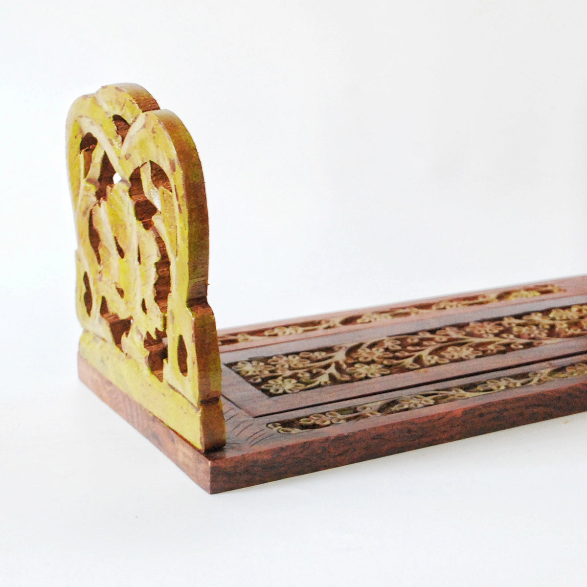 Handcrafted Close-up of carved and distressed yellow wooden bookend detailing for table or shelf décor – hoWme